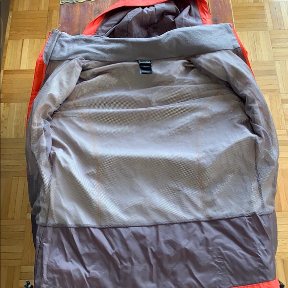 Gently used North face salmon raincoat - Picture 3 of 4